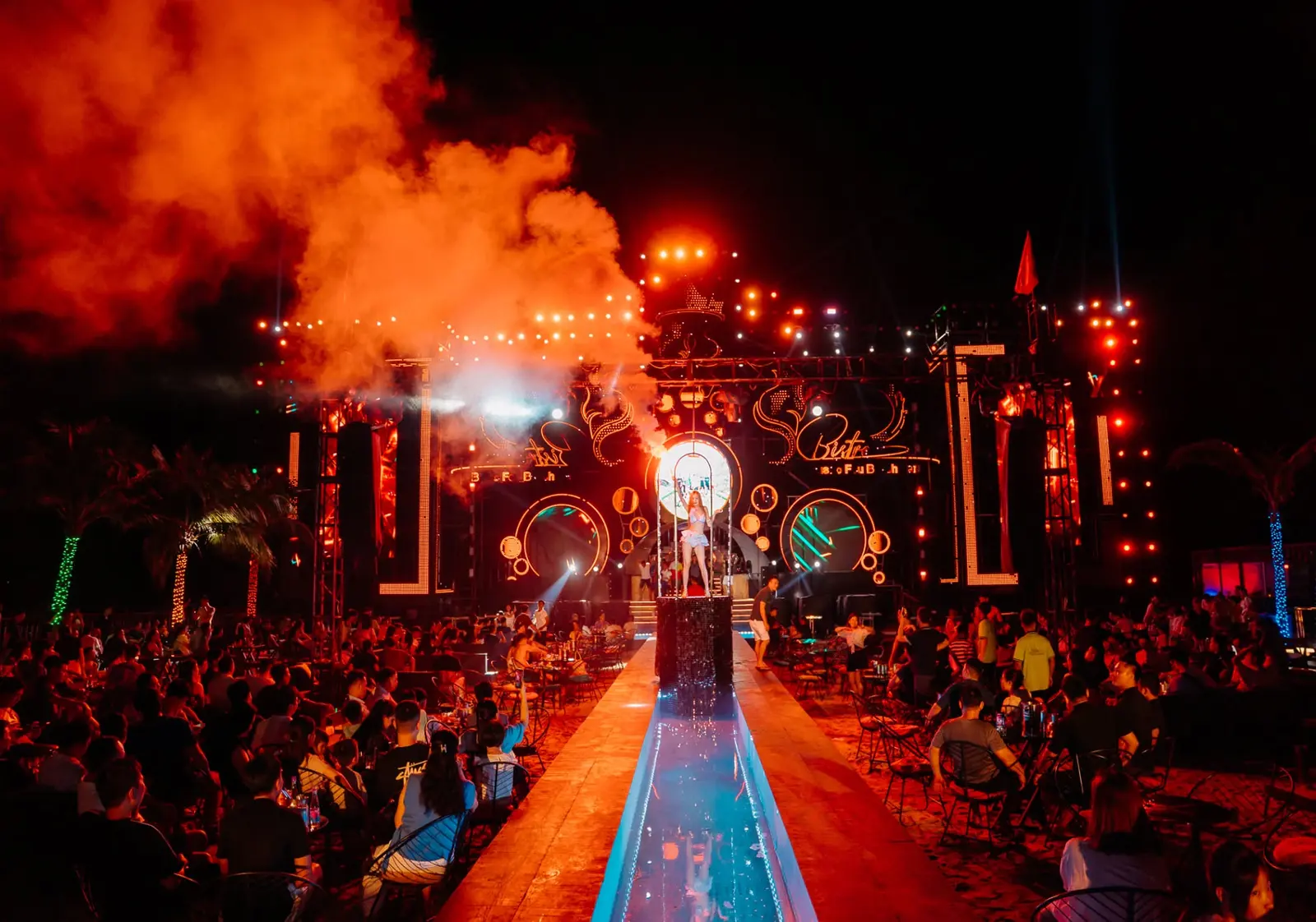 Khu phục vụ gọi món lẻ tại WoW Beach Bar Bãi Cháy
